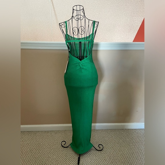 Shimmery green backless dress - Picture 3 of 5